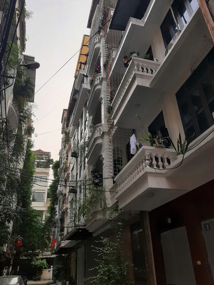 Cho Thuê Nhà Phân Lô Phố Trung Kính Giá Rẻ