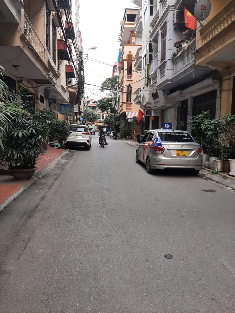 Cho Thuê Nhà Phân Lô Phố Trung Kính Giá Rẻ