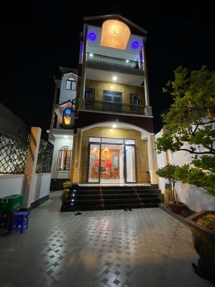 Bán Biệt Thự Sân Vườn, Tam Phú, Thủ Đức, Tp Hcm. Dt 293M2, 3 Tầng. Giá 11.9 Tỷ, Sổ Hồng, Lh: