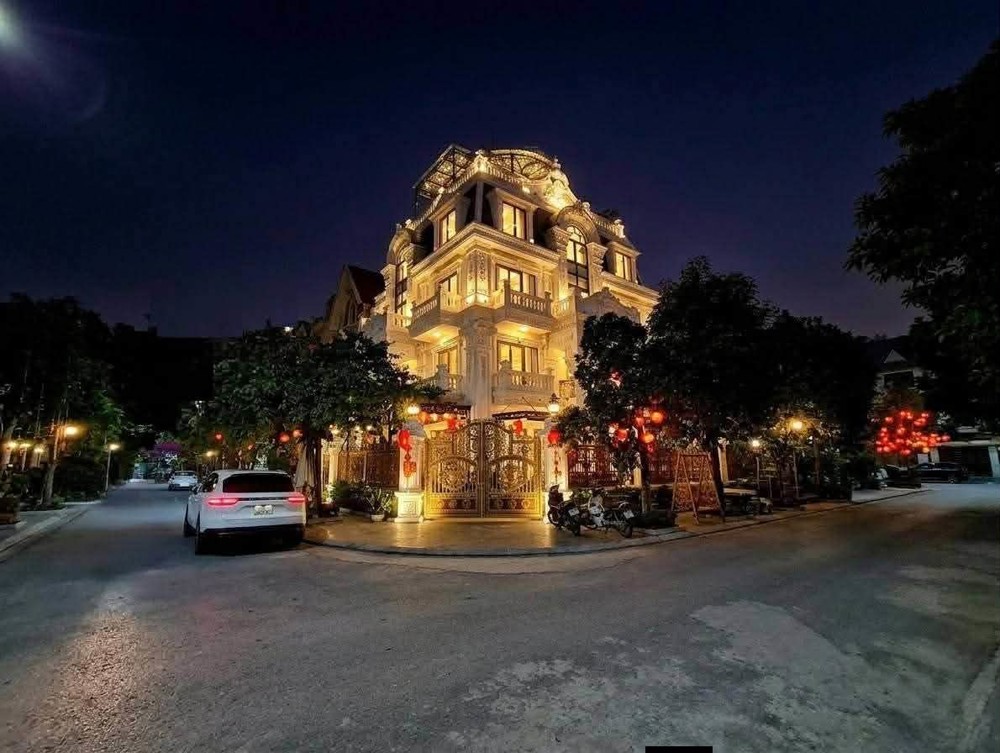 Biệt Thự Việt Hưng, Lô Góc, 4 Thoáng, Sân Vườn, Hồ Cá Koi, An Ninh Tuyệt Đối