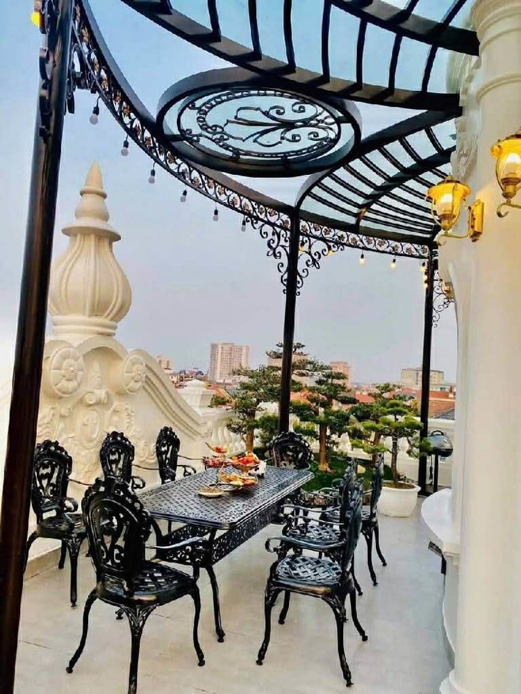 Biệt Thự Việt Hưng, Lô Góc, 4 Thoáng, Sân Vườn, Hồ Cá Koi, An Ninh Tuyệt Đối