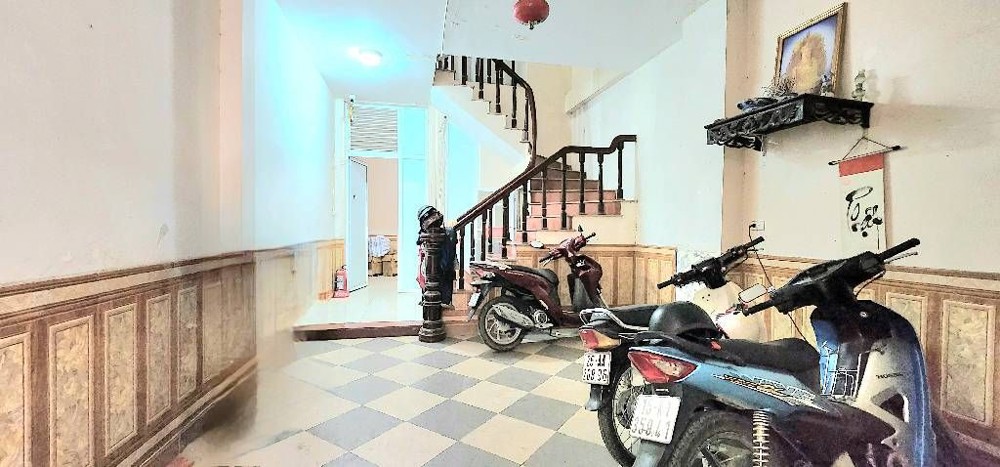 Mặt Ngõ To - Gần Phố - Ô Tô Đỗ Cửa - Đủ Công Năng - Dòng Tiền Ổn Định