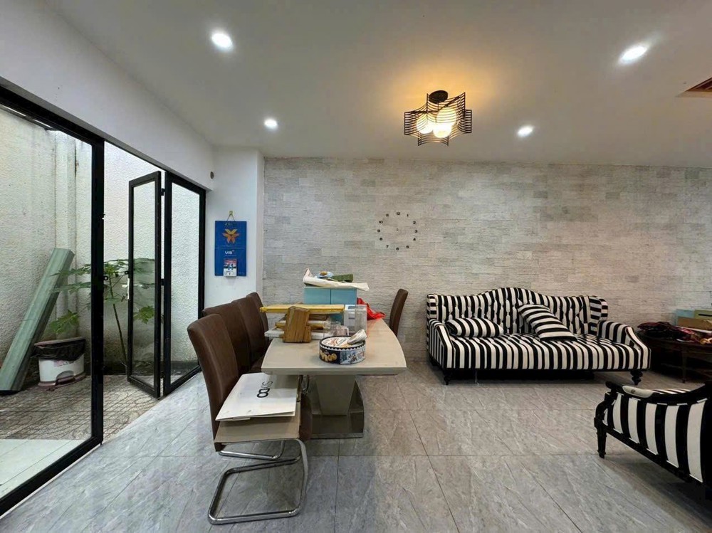 Nhà View Sông, Cạnh Phú Mỹ Hưng, 5X18m, 4 Tầng, Chỉ Hơn 12 Tỷ