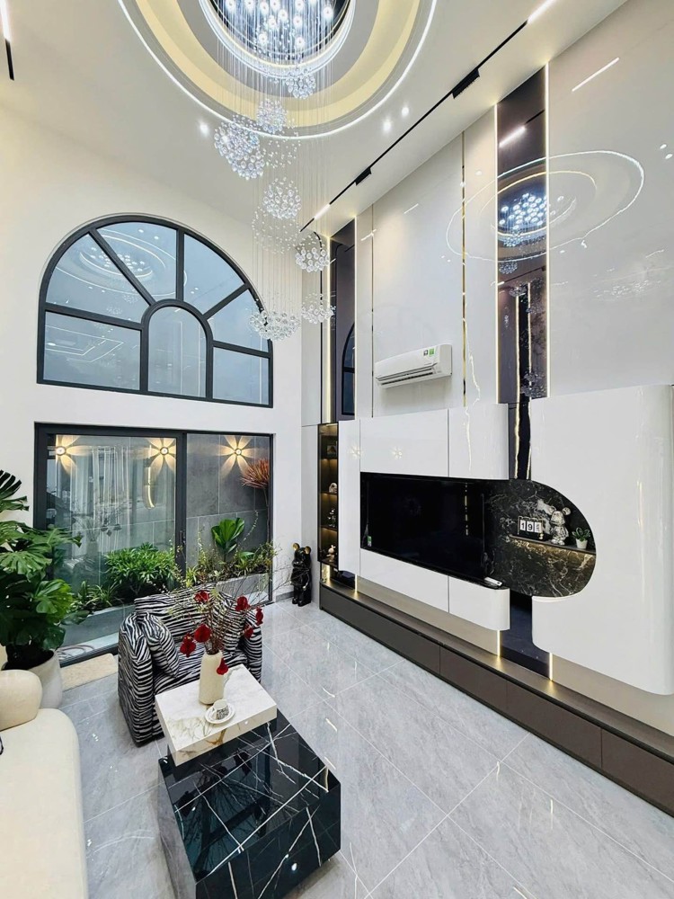 Siêu Phẩm 5 Tầng Luxury - Gara Oto - Sẵn Nội Thất Tiền Tỷ - Quang Trung - Chỉ 8.X Tỷ Nhỏ Xíu