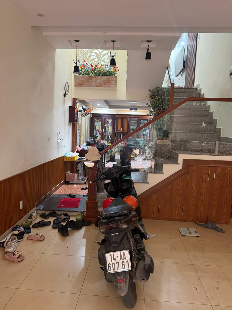 Bán Nhà Ngõ 302 Văn Cao - 46M 4 Tầng - Ngõ Nông - Ô.tô Vào Nhà