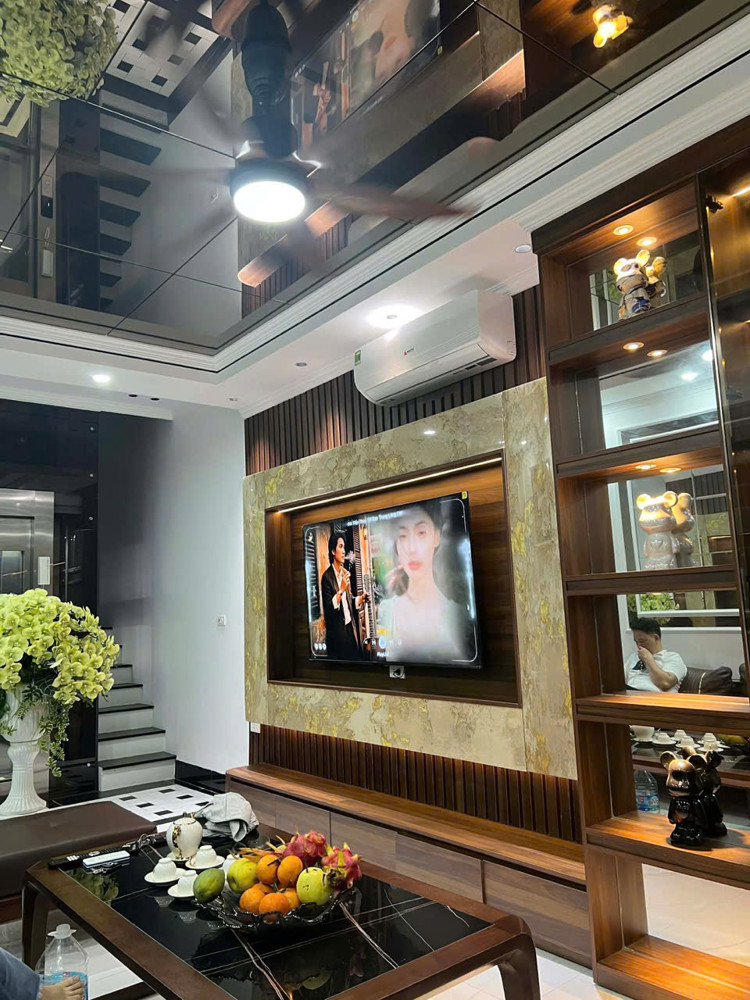 Vương Thừa Vũ – 58M – 5T – Mt 5M – Ô Tô Đỗ Cửa – 12.8 Tỷ