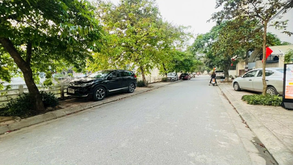 Bán Nhà Mặt Hồ, 130M, Mt 6.5M, Ôtô Tránh Full Thổ Cư