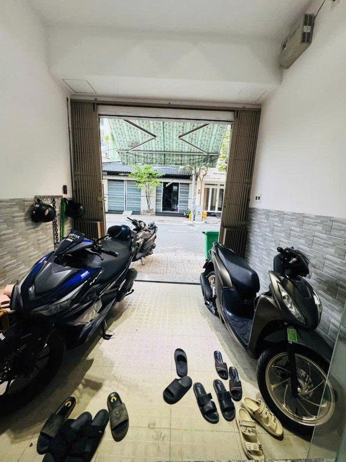 Tìm Đâu Ra Nhà Mặt Phố 