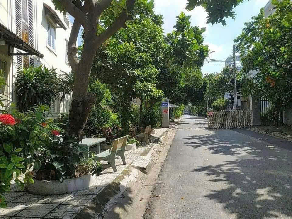 Góc 2 Mặt Tiền – Cổng Khu Biệt Thự Tanimex – 8X25m – Chỉ 8.79 Tỷ