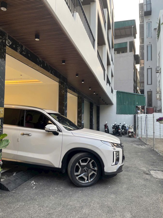 Nhà Mới Ô Tô Đỗ Cửa -Full Nội Thât 75 M2 X 7 Tầng 19.95 Tỷ.bát Khối Long Biên