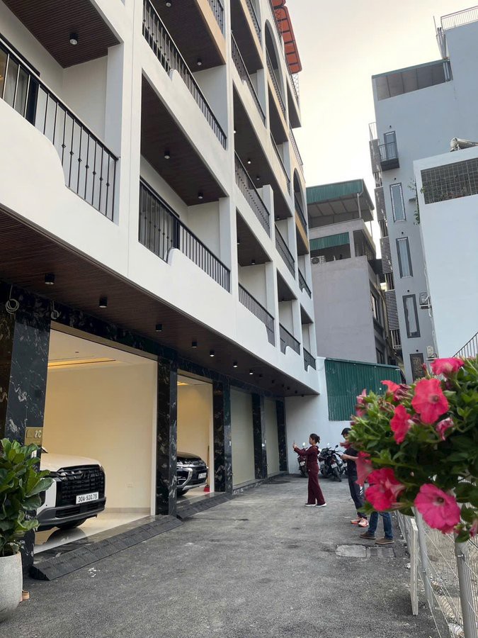 Nhà Mới Ô Tô Đỗ Cửa -Full Nội Thât 75 M2 X 7 Tầng 19.95 Tỷ.bát Khối Long Biên