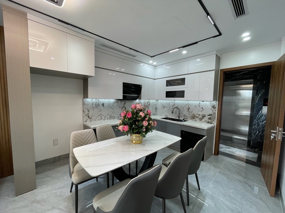 Bán Nhà Mới 6 Tầng- Thang Máy-Full Nội Thất Phố Đàm Quang Trung- Long Biên 55M2 X 11.8 Tỷ