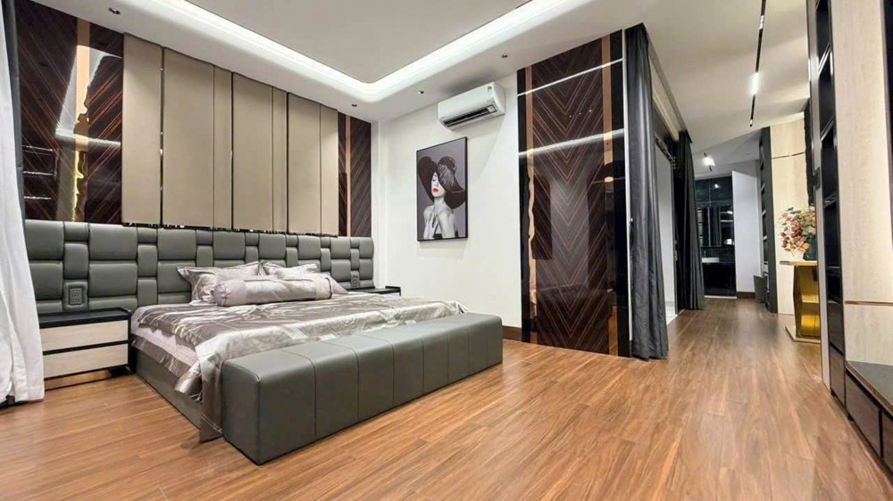 Nhà Đẹp Long Lanh Có Thang Máy, Nội Thất Cao Cấp, Cạnh Phú Mỹ Hưng