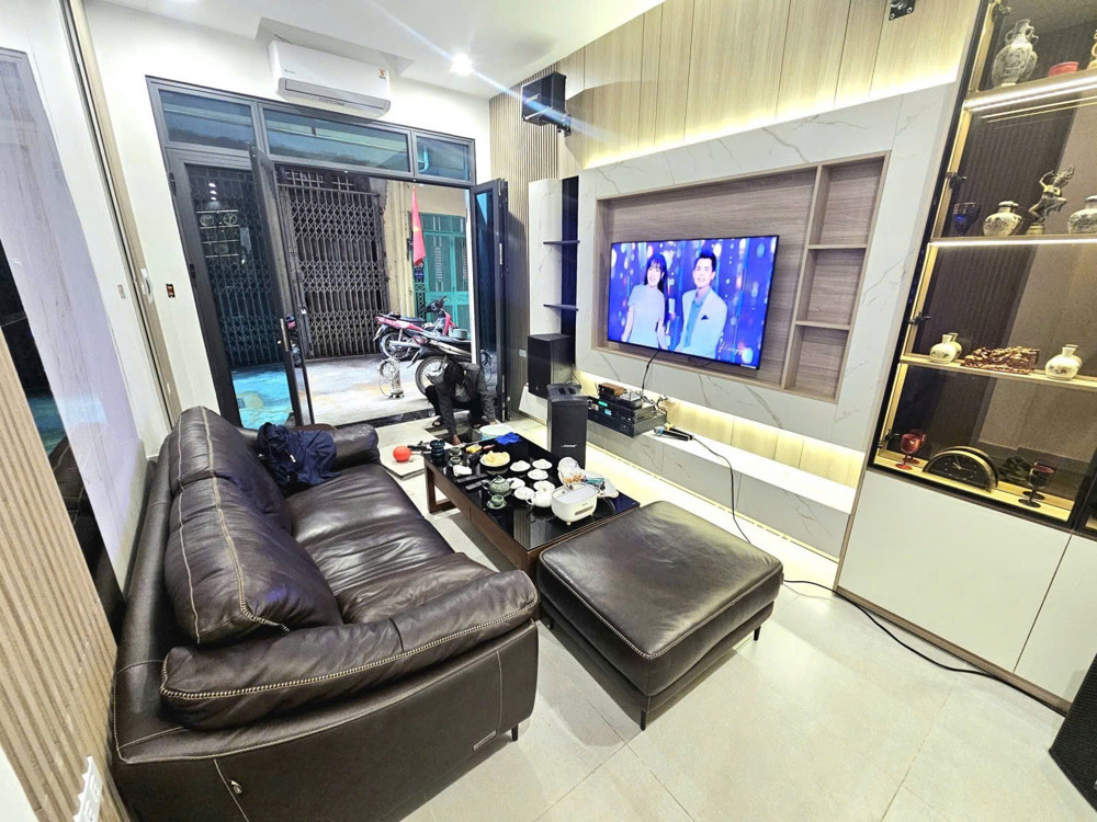 Nhà Đẹp Hoàng Văn Thái – Ô Tô 7 Chỗ Vào Nhà – 2 Thoáng – Full Nội Thất – Ở Sướng