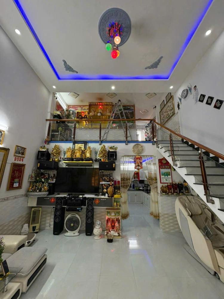 Bán Nhà 2 Tầng Đông Hòa,Shr Đường Ô Tô,Gần Trường Th Đông Hòa B,Giá Rẻ