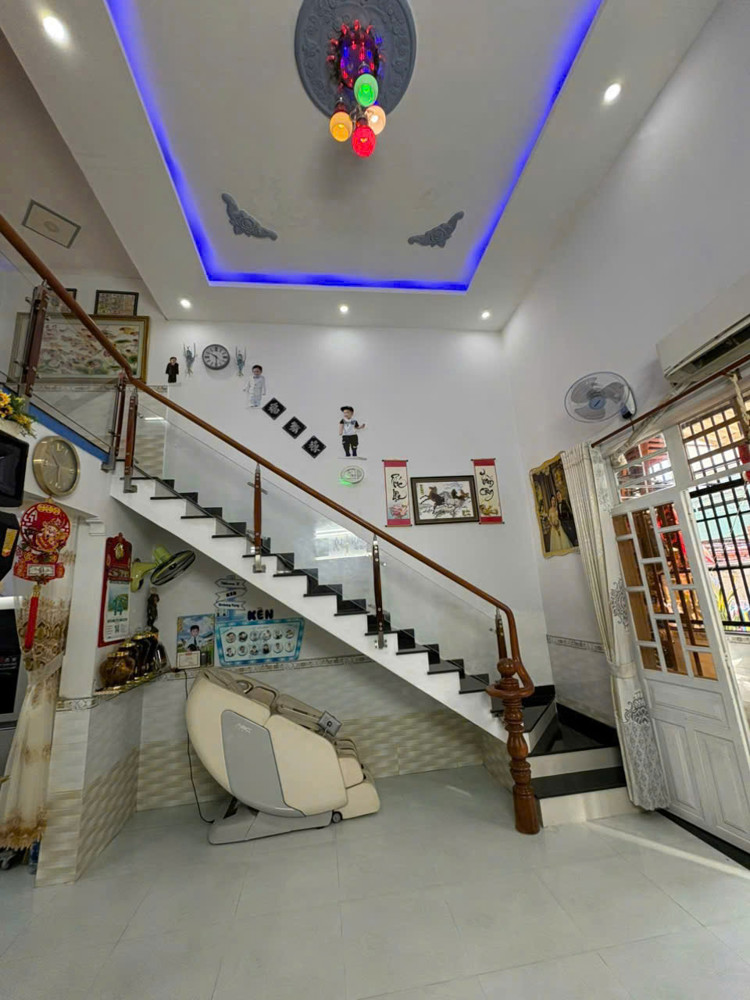 Bán Nhà 2 Tầng Đông Hòa,Shr Đường Ô Tô,Gần Trường Th Đông Hòa B,Giá Rẻ