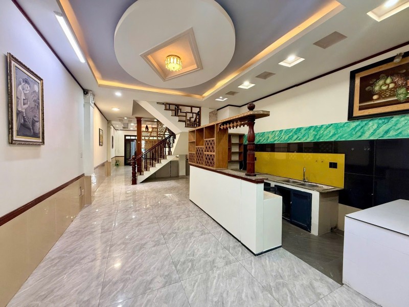 Bán Nhà Mặt Phố Đường B, Dĩ An, Tp Hcm. Dt 92M2, 4 Tầng, 5Pn - Giá 12.4 Tỷ