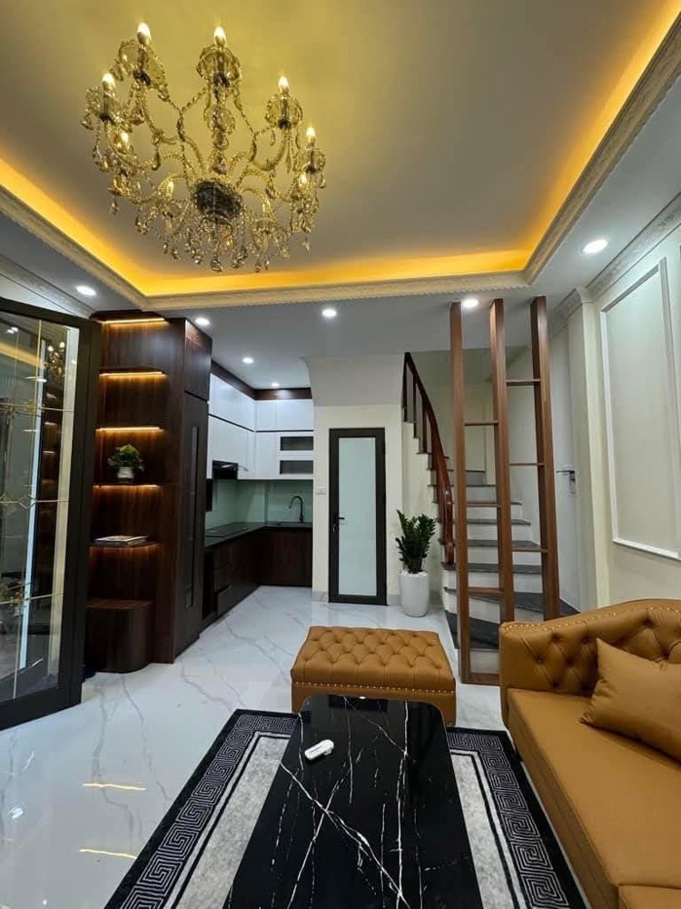 Bán Nhà Sài Đồng Long Biên - Gần Aeon Nội Thất Đẹp - Sát Chợ - Ô Tô Giá Chỉ Hơn 6 Tỷ