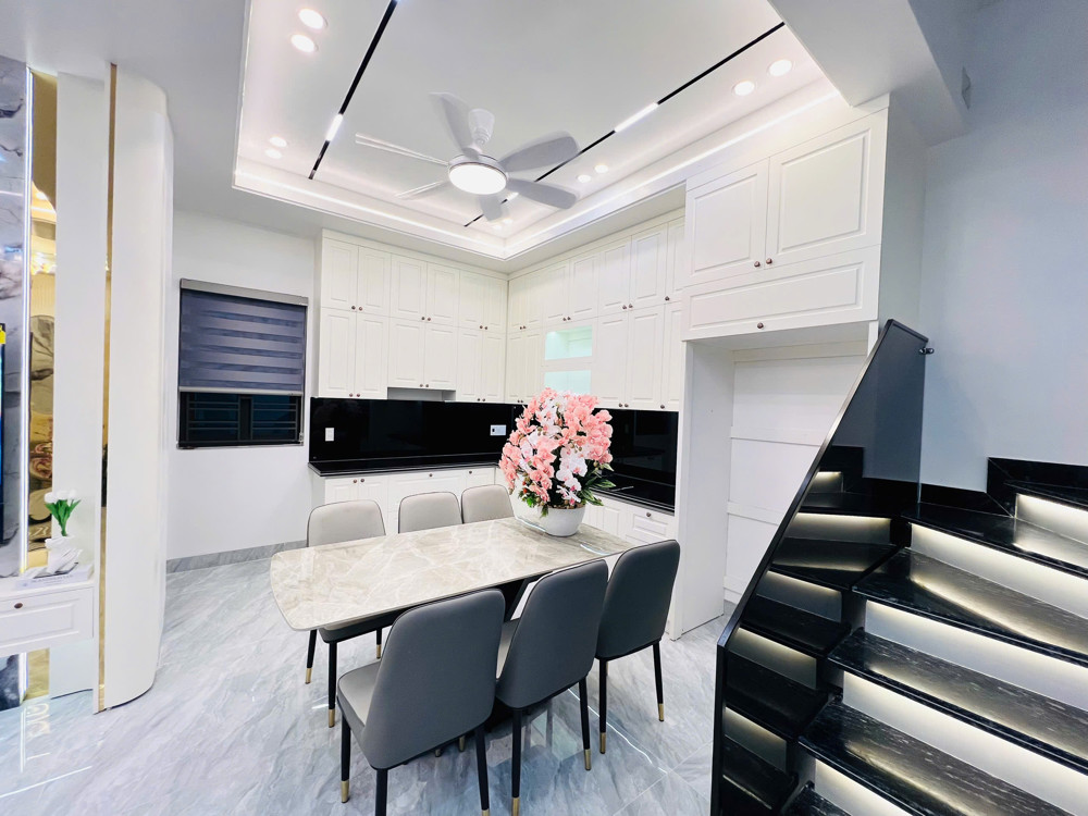 Bán Villa 4 Tầng Lô Góc 3 Mặt Thoáng – Ô Tô Đỗ Cửa – Full Nội Thất – Giá 5,95 Tỷ