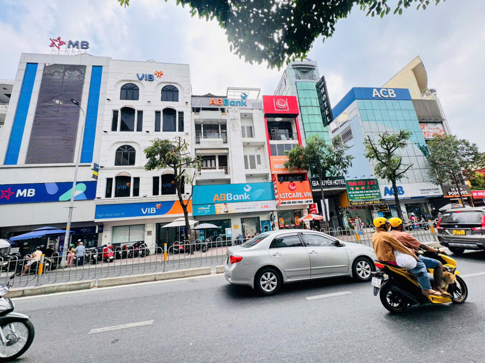 Bán Khách Sạn 8 Tầng Mặt Tiền Khánh Hội, Quận 4- Dt 4M*18m- Sẵn Hdt Thuê Đều 50Tr/th- Nơi Tập Trung