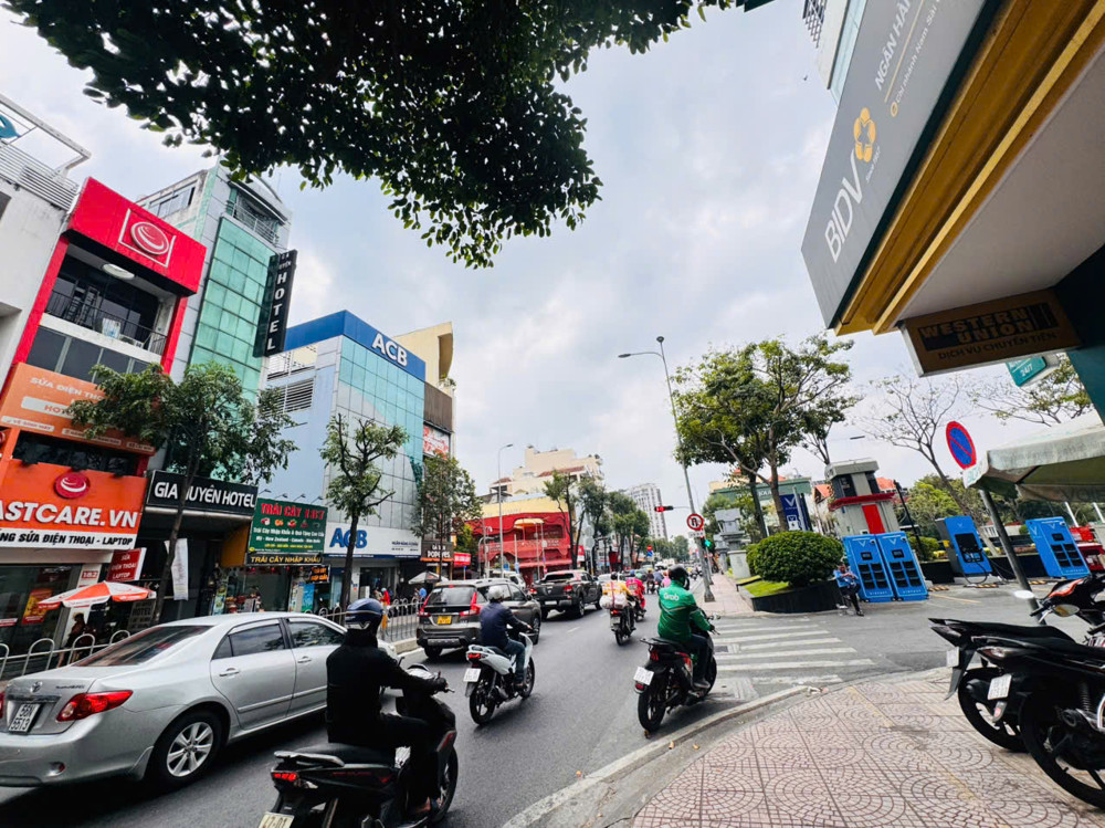 Bán Khách Sạn 8 Tầng Mặt Tiền Khánh Hội, Quận 4- Dt 4M*18m- Sẵn Hdt Thuê Đều 50Tr/th- Nơi Tập Trung