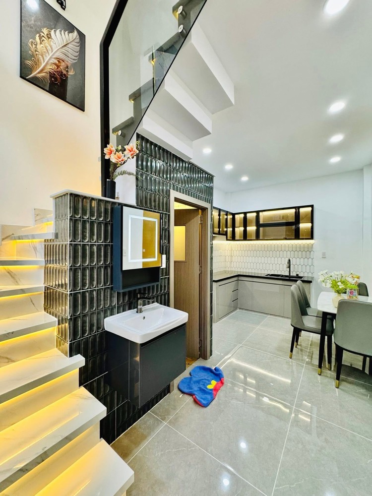 Hàng Hiếm - Ngay Cv Gia Định - Sân Bay Tsn - Ôtô Tới Nhà - 3 Tầng - Sd 90M2 - Chỉ 5.X Tỷ ( Tl )