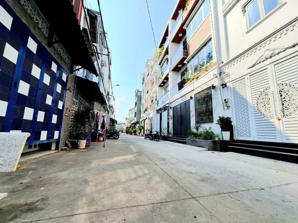 Nhà Hẻm Xe Hơi Thông, Xây Kiên Cố, 4 Tầng, Nơi Cán Bộ Ở, Dân Trí Cao, 6.99 Tỷ