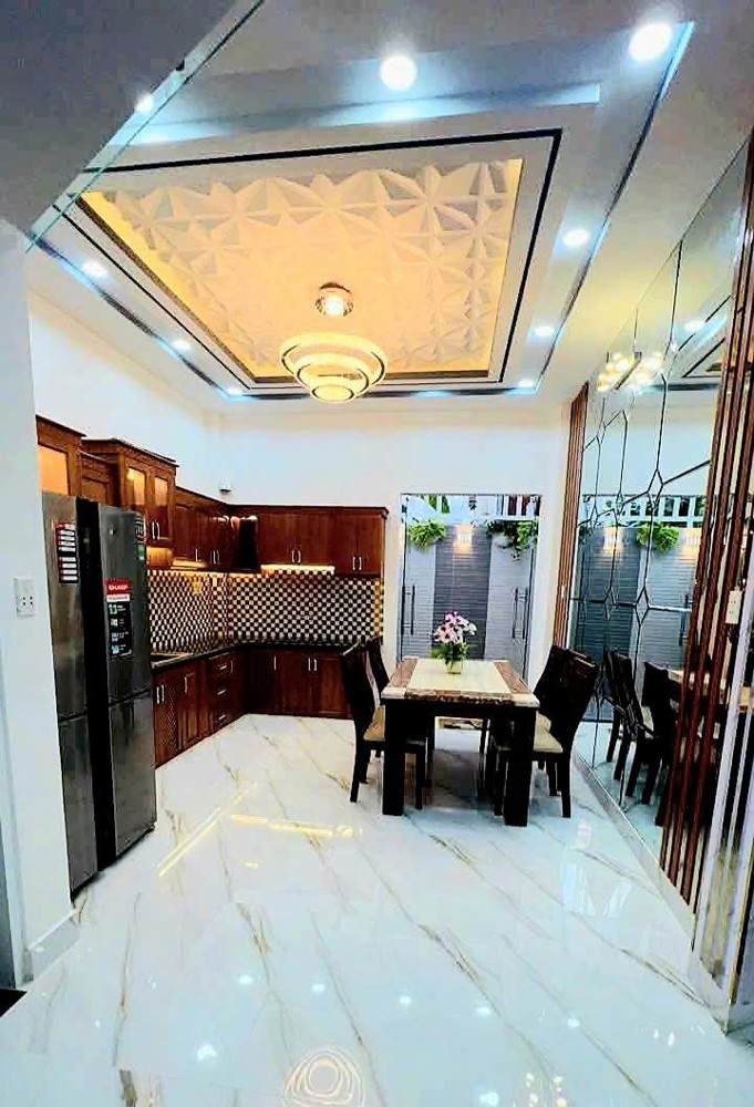 Nhà Hẻm Xe Hơi Thông, Xây Kiên Cố, 4 Tầng, Nơi Cán Bộ Ở, Dân Trí Cao, 6.99 Tỷ