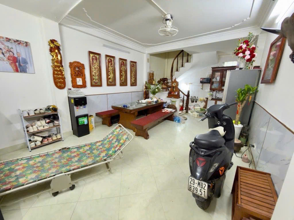 Nhà Đẹp Ở Ngay-Tt Cầu Giấy- Tầm Tiền Hiếm Nhà- Gần Phố Giao Thông Thuận Tiện- Lối Đi Riêng