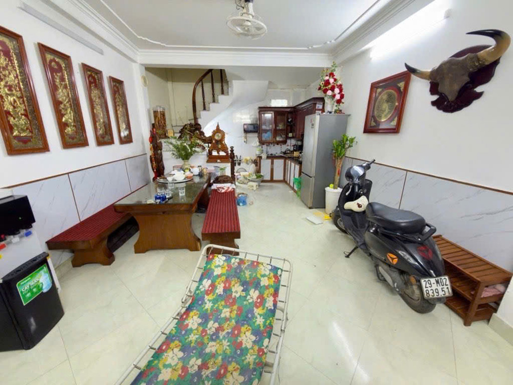 Nhà Đẹp Ở Ngay-Tt Cầu Giấy- Tầm Tiền Hiếm Nhà- Gần Phố Giao Thông Thuận Tiện- Lối Đi Riêng