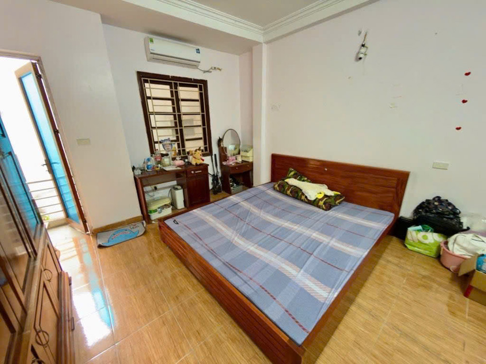 Nhà Đẹp Ở Ngay-Tt Cầu Giấy- Tầm Tiền Hiếm Nhà- Gần Phố Giao Thông Thuận Tiện- Lối Đi Riêng