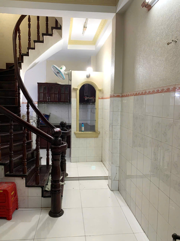 Chính Chủ Cho Thuê Nhà Nguyên Căn Mới Sơn Sửa – Ngay Chợ Hòa Bình Q5 – Hẻm Thông 2 Trục Lớn