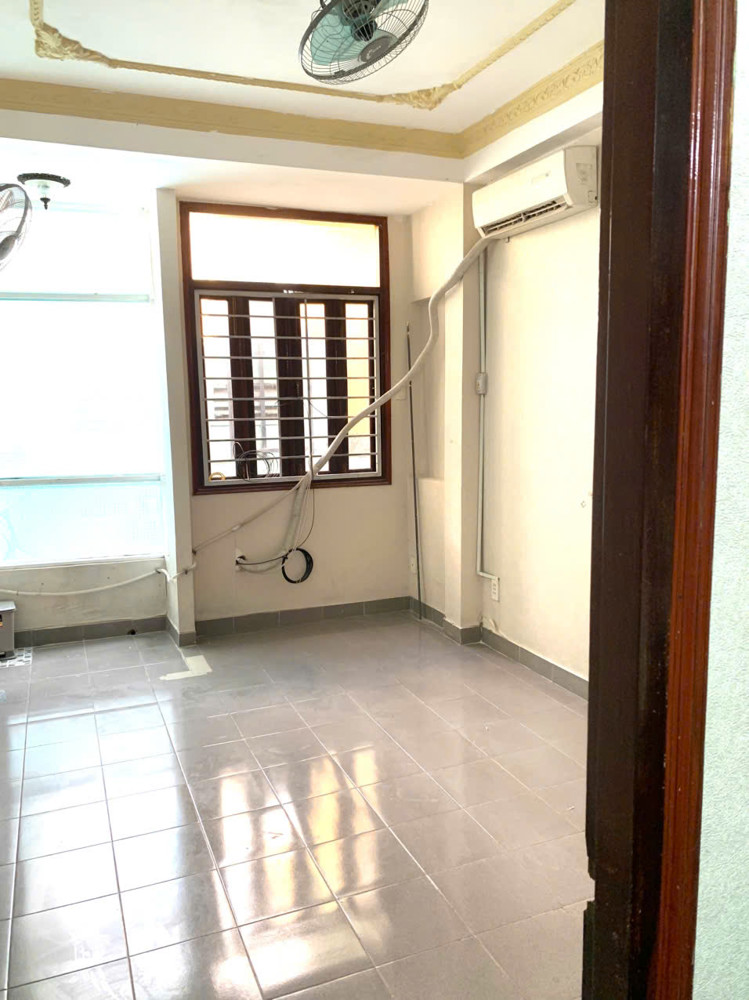 Chính Chủ Cho Thuê Nhà Nguyên Căn Mới Sơn Sửa – Ngay Chợ Hòa Bình Q5 – Hẻm Thông 2 Trục Lớn