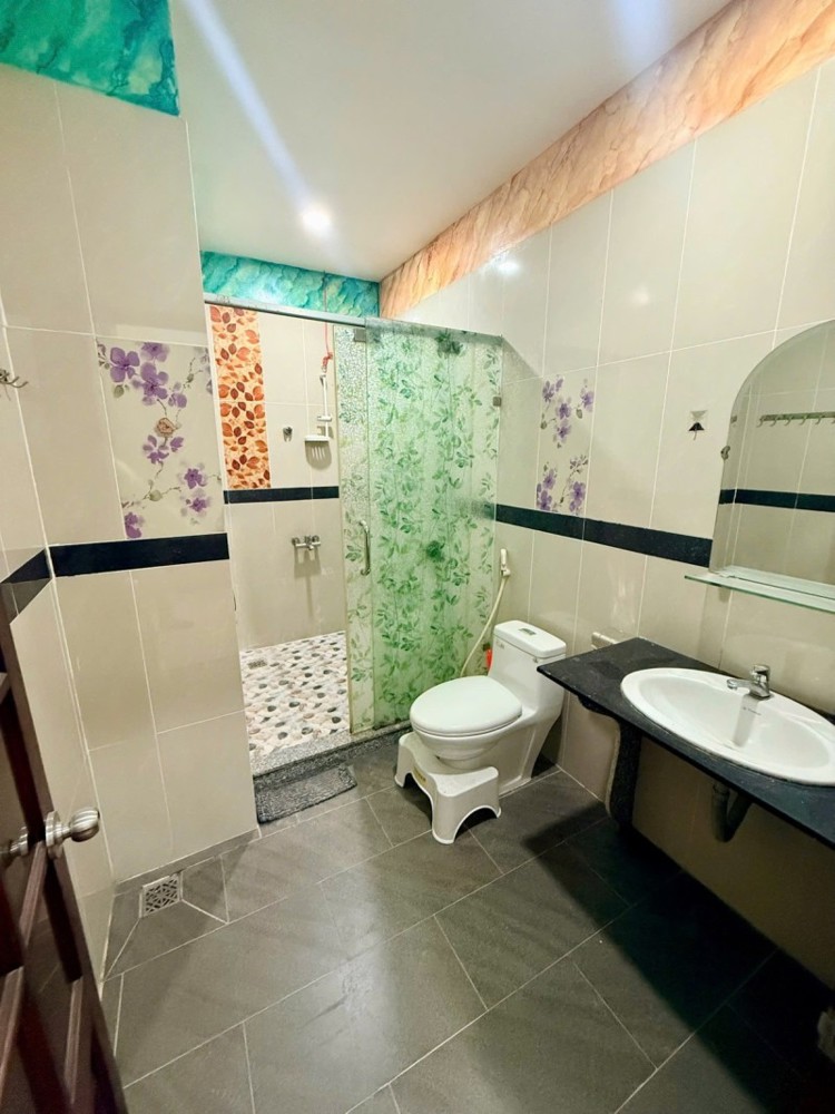 Bán Nhà Mặt Phố Đường B, Dĩ An, Tp Hcm. Dt 92M2, 4 Tầng, 5Pn - Giá 12.4 Tỷ