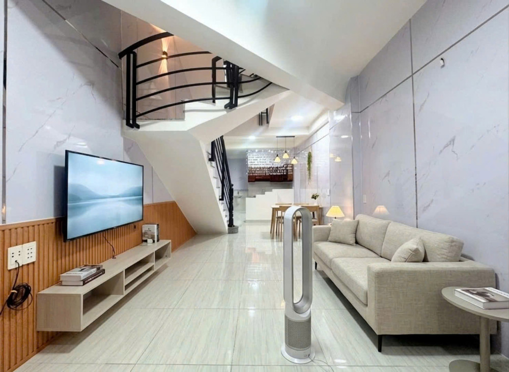 Giảm 230 Triệu- Còn 5. X Tỷ- Quận 7- Gần Chợ Tân Thuận- Nhà Mới 3 Tầng- Dt 44M2- Sổ Riêng