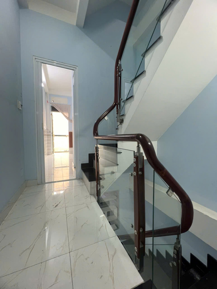 Bán Nhà Mặt Tiền Xe Hơi Trước Nhà Thông Thoáng ( 7M) Có 5 Đ