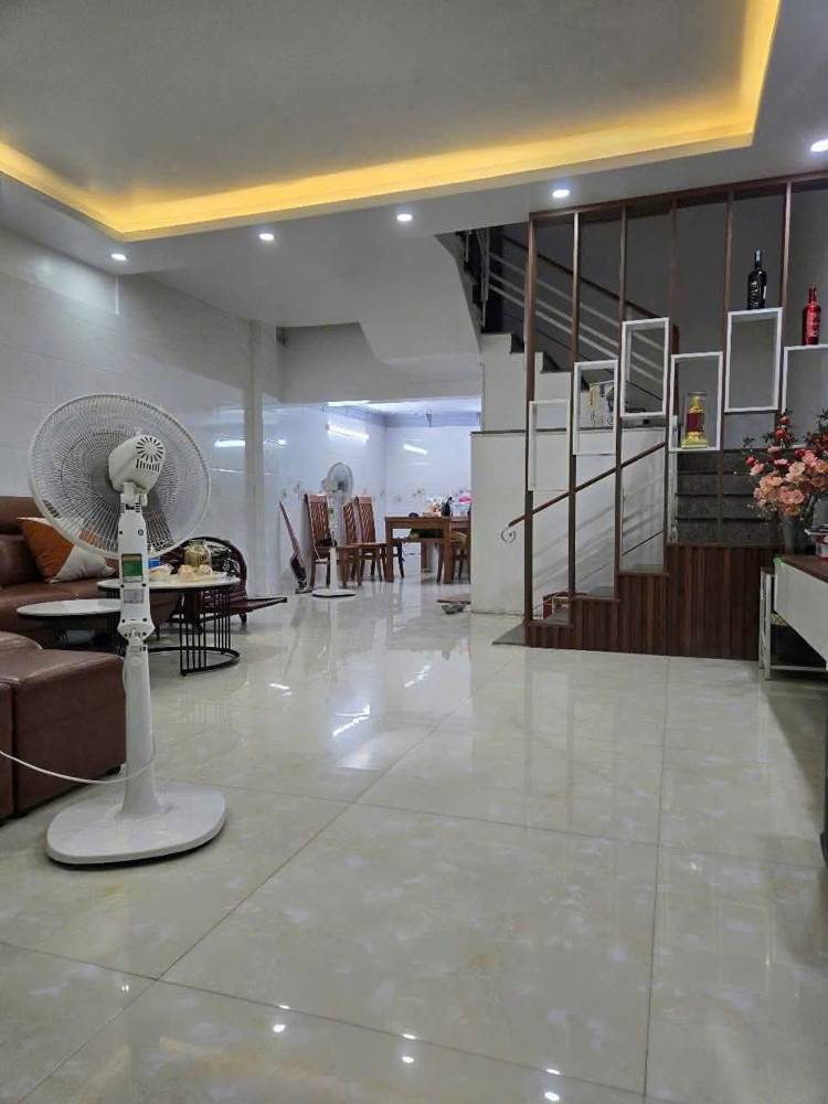 Bán Nhà Lực Hành - 56M 4 Tầng - Sân Cổng - Gần Trung Lực