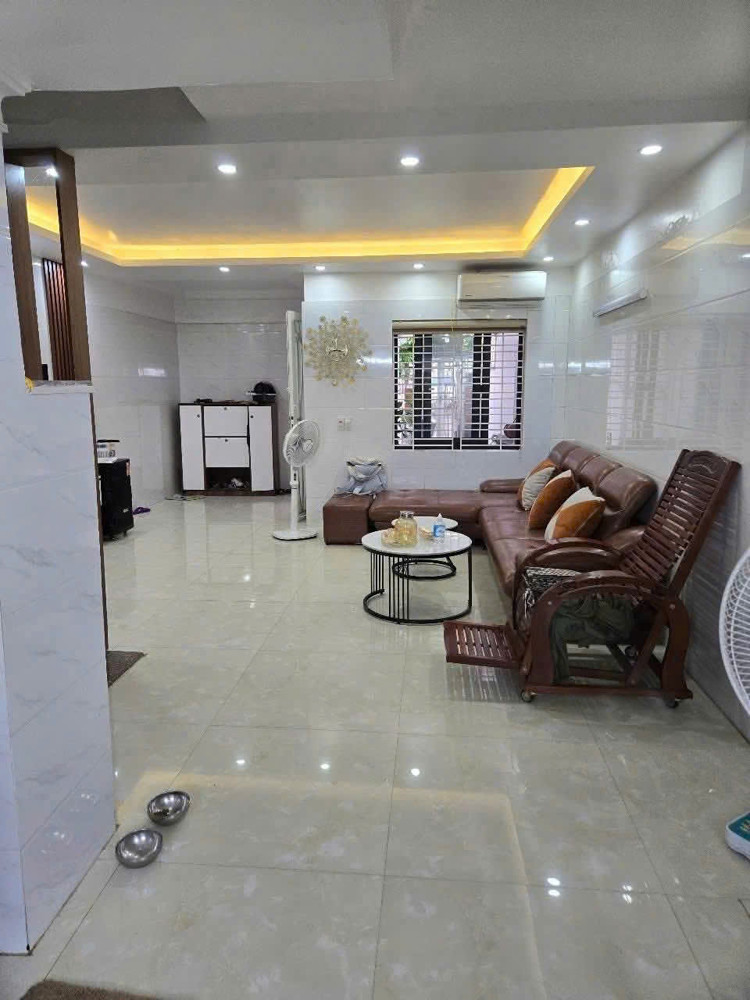 Bán Nhà Lực Hành - 56M 4 Tầng - Sân Cổng - Gần Trung Lực