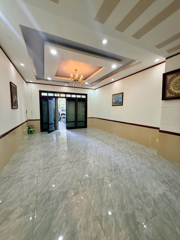 Bán Nhà Mặt Phố Đường B, Dĩ An, Tp Hcm. Dt 92M2, 4 Tầng, 5Pn - Giá 12.4 Tỷ