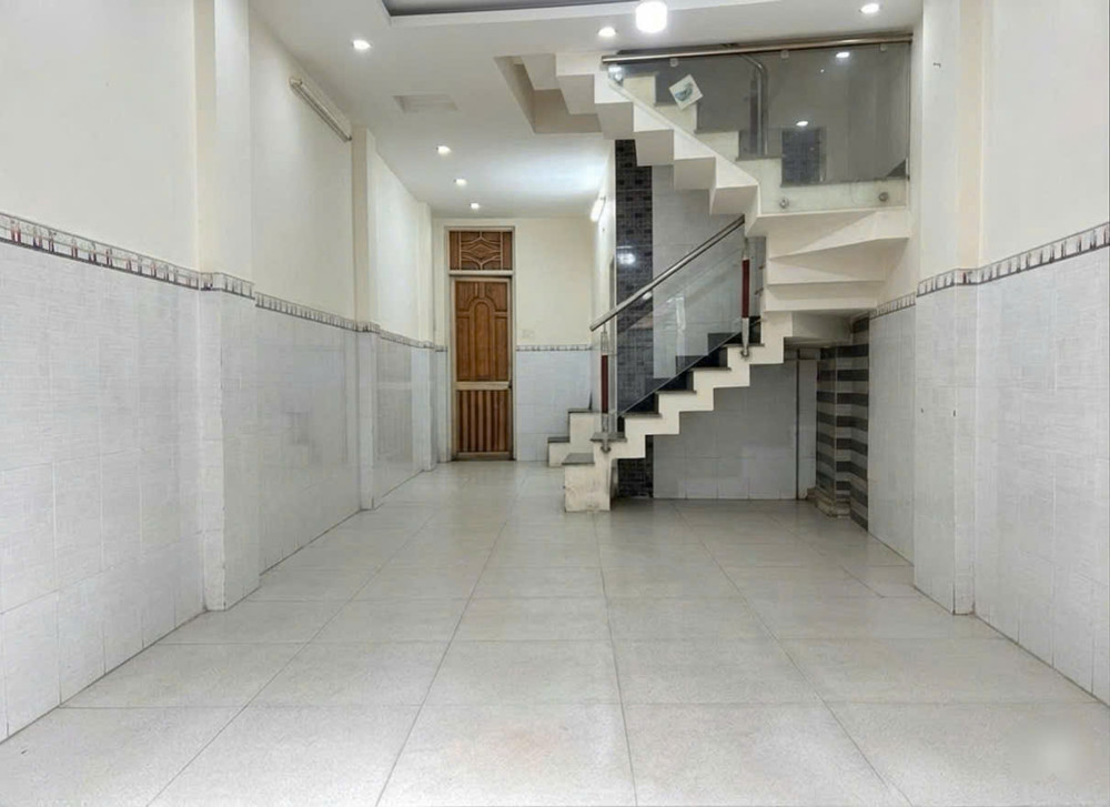 Bán Nhà Lạc Long Quân, P10, Tân Bình - 4 Tầng - 35M2 - Chỉ 4.5 Tỷ