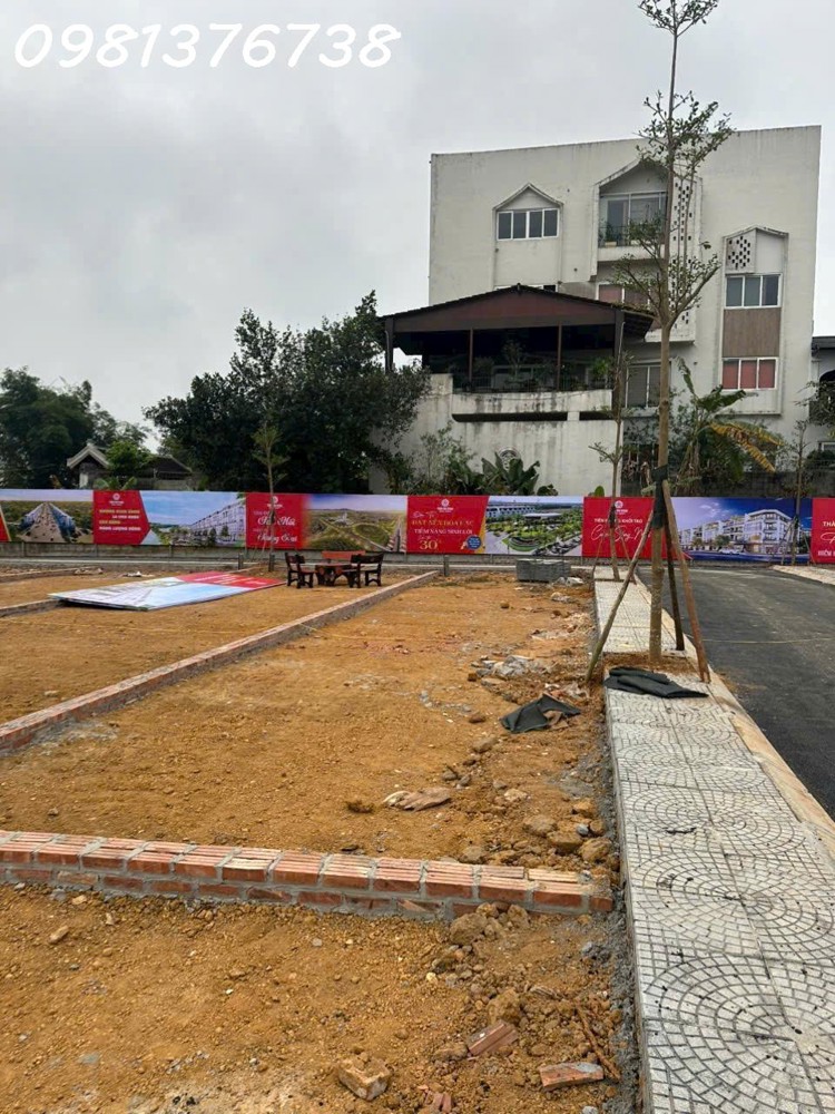 Bán Đất La Gián - Hòa Lạc: 100M² - Giá 2 Tỷ . Lh 0981376738