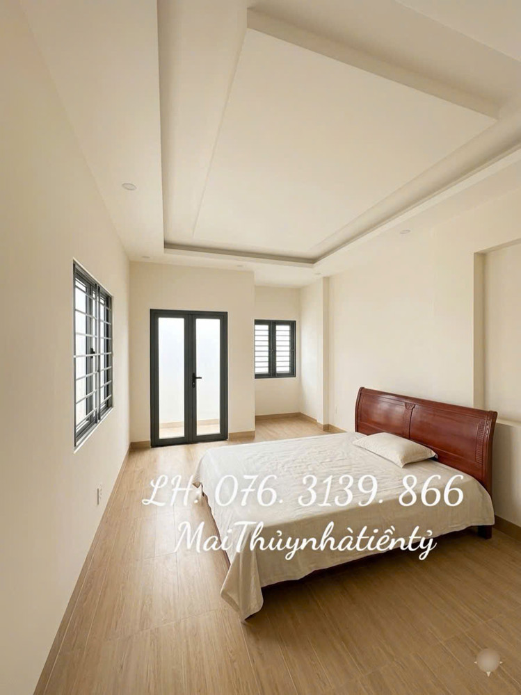 Giảm 300Trieu- Giá 8. X Tỷ- Quận 7- Căn Hộ Dịch Vụ- Lô Góc- Dt 5.5 X 19 - Gần Phú Mỹ Hưng