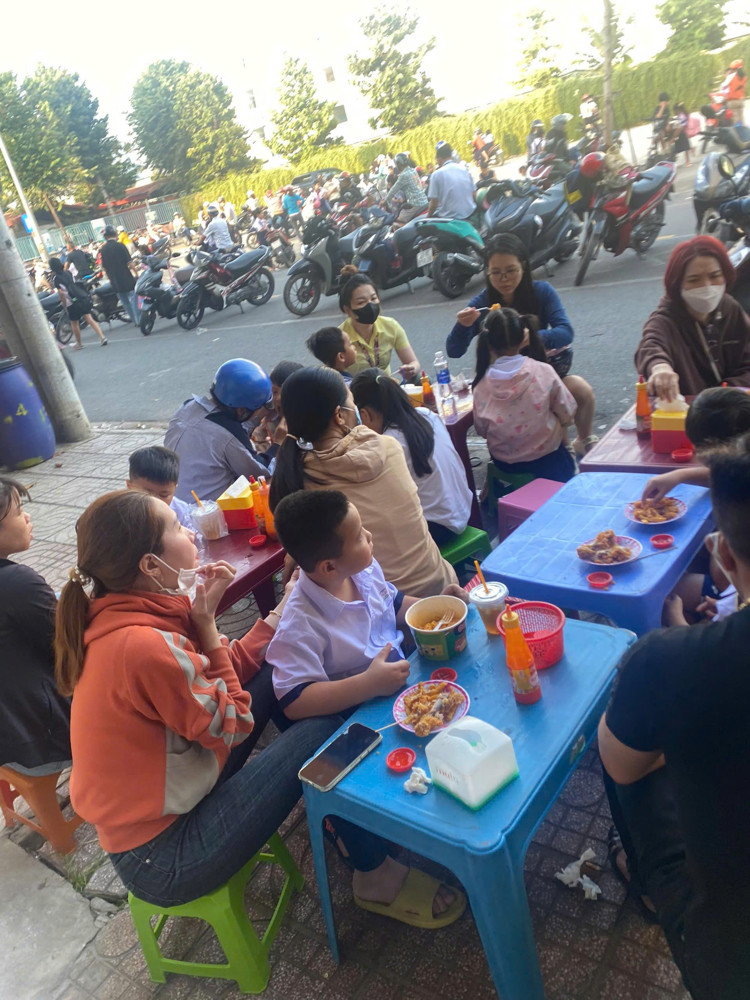 Sang Nhượng Quán Gà Rán – Mì Trộn Chỉ 20Tr – Tp. Dĩ An, Bình Dương