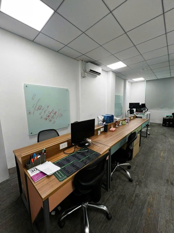 Giá Tốt: Cho Thuê Văn Phòng 30M2+ Nội Thất Mặt Tiền 2A1 Nguyễn Thị Minh Khai, P.đa Kao, Q1, Hcm
