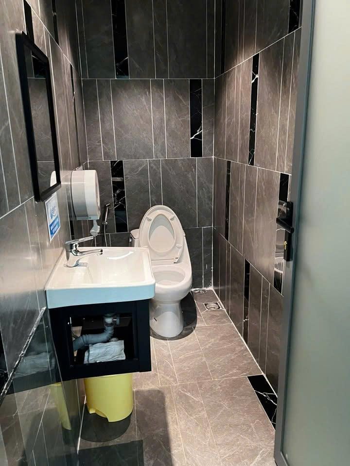 Giá Tốt: Cho Thuê Văn Phòng 30M2+ Nội Thất Mặt Tiền 2A1 Nguyễn Thị Minh Khai, P.đa Kao, Q1, Hcm