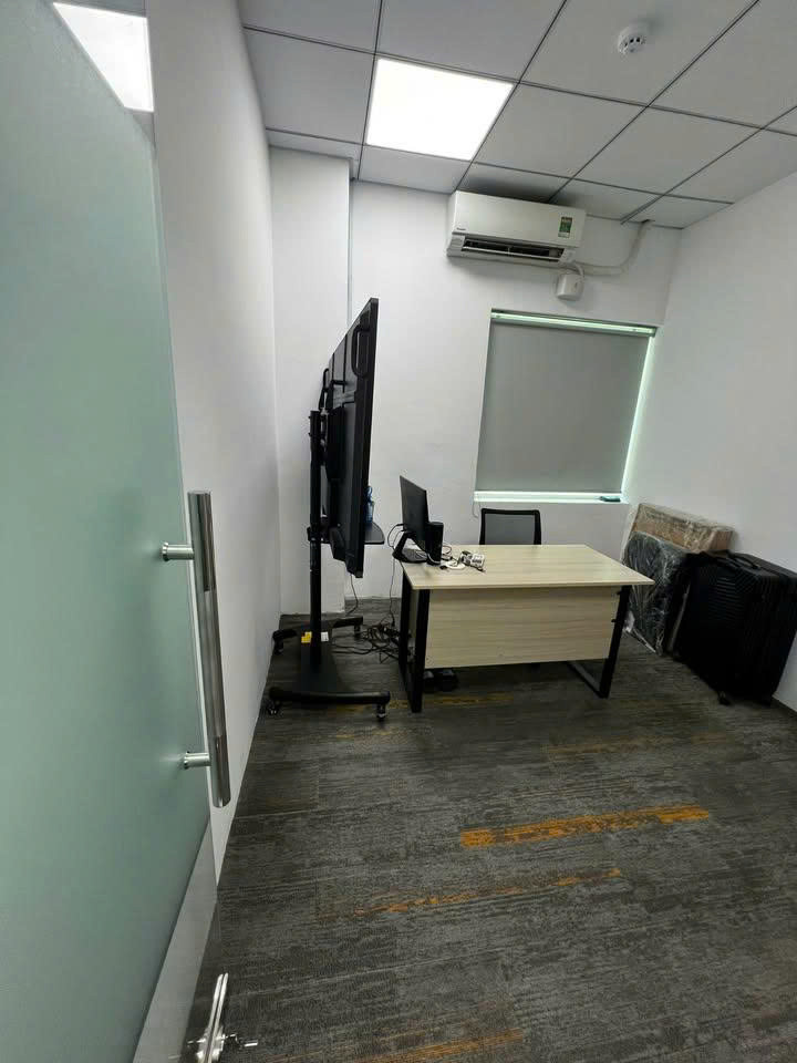 Giá Tốt: Cho Thuê Văn Phòng 30M2+ Nội Thất Mặt Tiền 2A1 Nguyễn Thị Minh Khai, P.đa Kao, Q1, Hcm