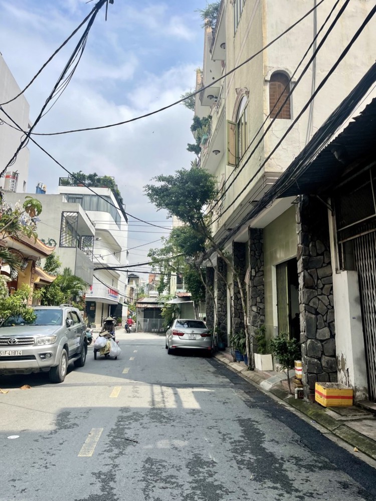 Bán Nhà Biệt Thự - Hẻm 8M Dương Đức Hiền - Dt: 13X12m, 3 Tầng, Cn 150M2, Chỉ 18,5 Tỷ