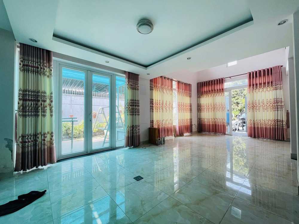 Bán Nhà Biệt Thự - Hẻm 8M Dương Đức Hiền - Dt: 13X12m, 3 Tầng, Cn 150M2, Chỉ 18,5 Tỷ