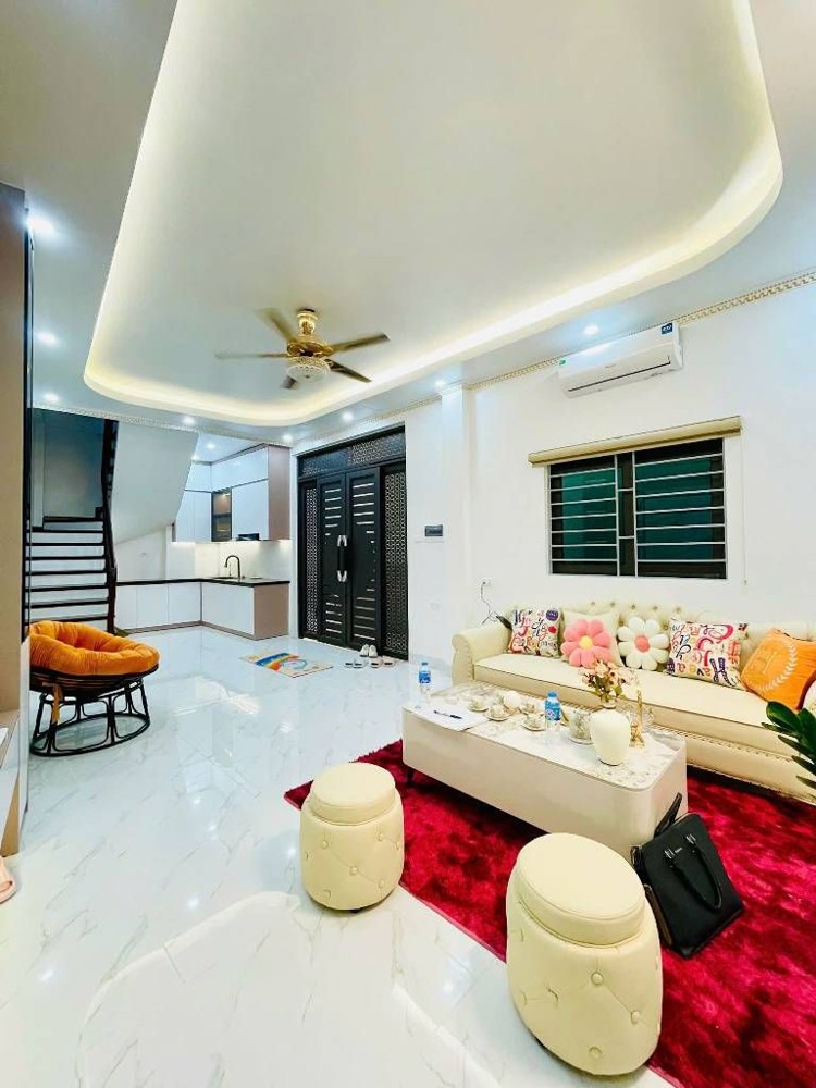 Nhà Đẹp Trung Kính Full Nội Thất Ở Ngay, Chỉ Cách 30M Ra Đường 2.5 Sau Quy Hoạch