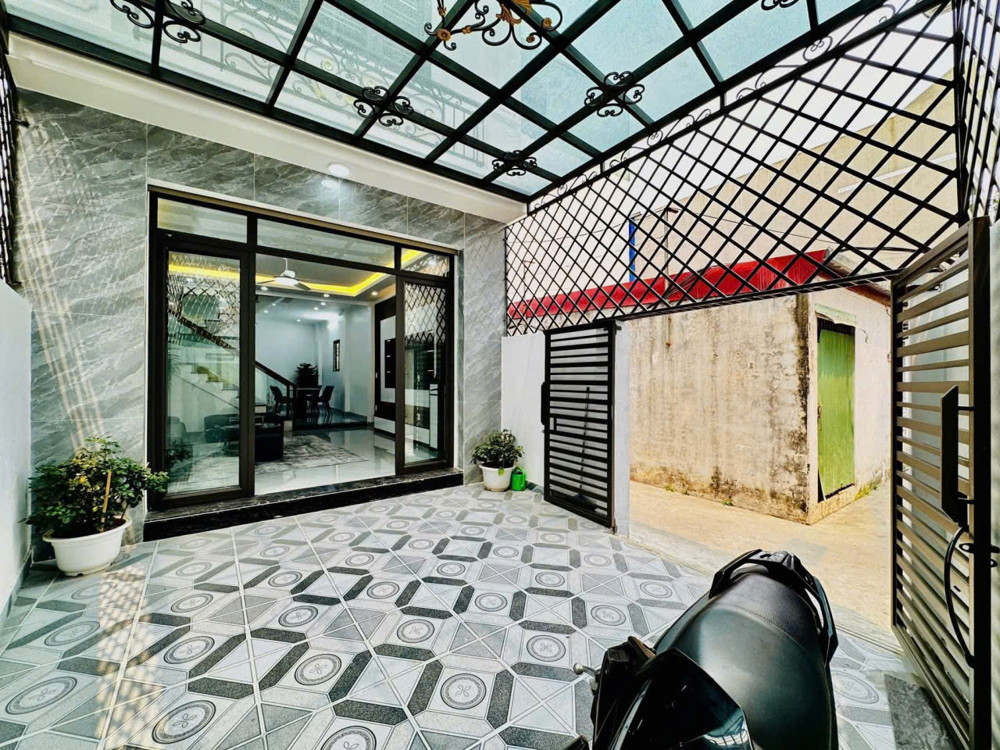 Nhà Khúc Thừa Dụ - 78M 4 Tầng - Độc Lập Sân Cổng Cực Rộng